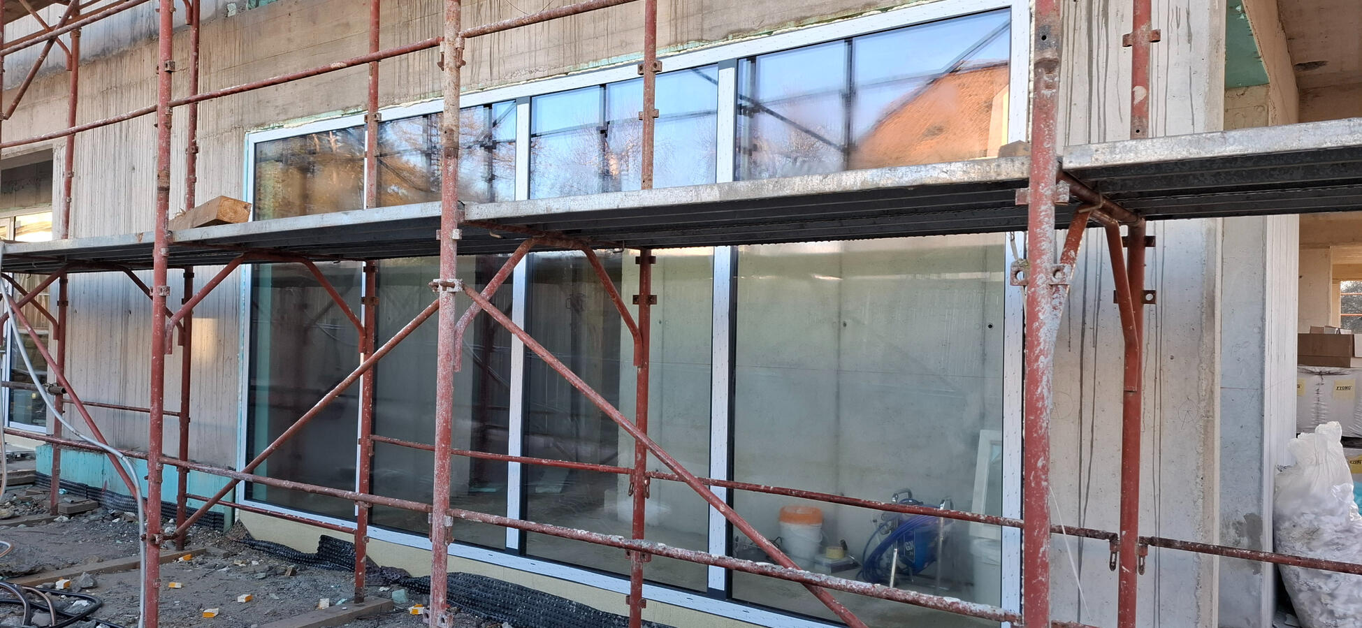 LiquiFoil tekoča folija za zaščito oken in vrat, lakirnic in drugih površin | okno brez zaščite