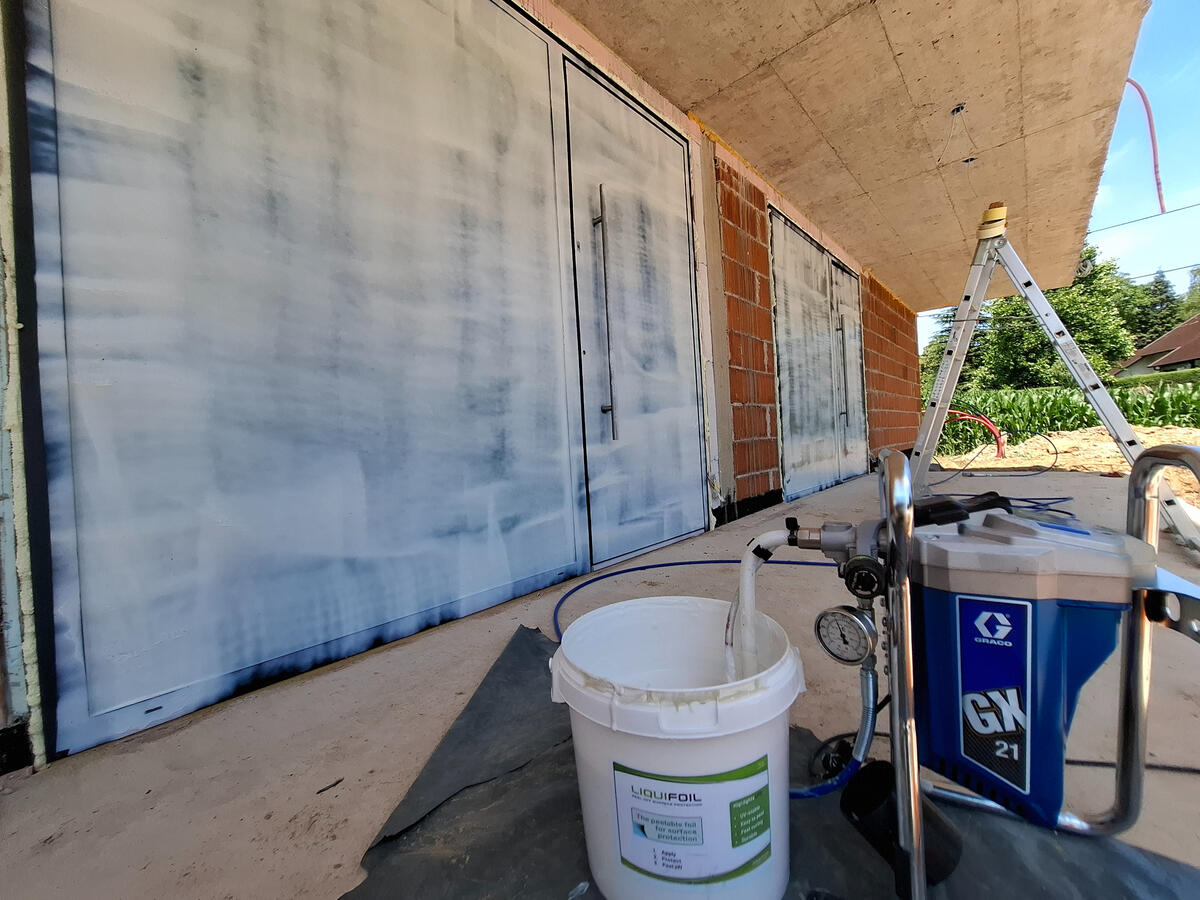 LiquiFoil tekoča folija za zaščito oken in vrat, lakirnic in drugih površin | 20L vedro in brezzračna naprava za nanos