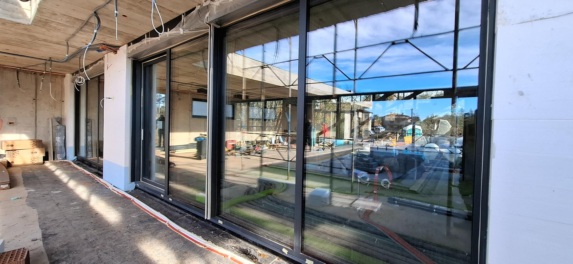 LiquiFoil tekoča folija za zaščito oken in vrat, lakirnic in drugih površin | okno brez zaščite