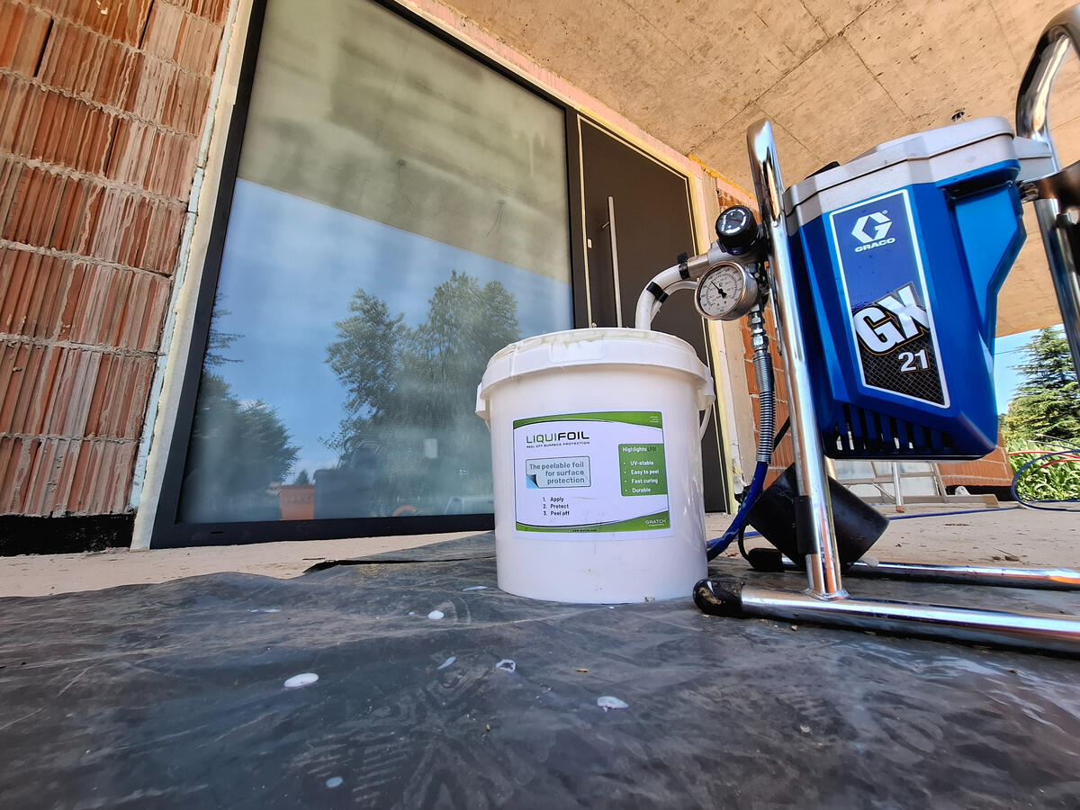 LiquiFoil tekoča folija za zaščito oken in vrat, lakirnic in drugih površin | 20L vedro in brezzračna naprava za nanos