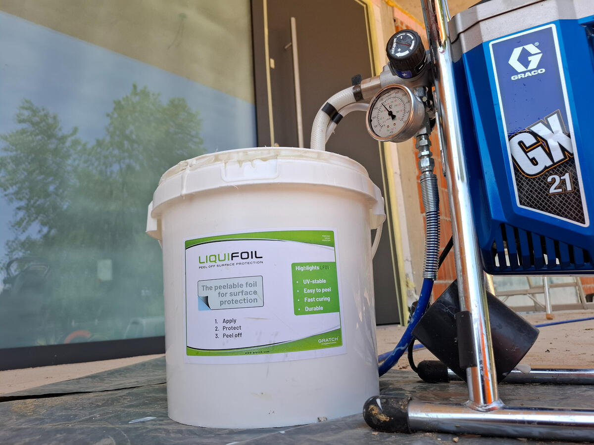 LiquiFoil tekoča folija za zaščito oken in vrat, lakirnic in drugih površin | 20L vedro in brezzračna naprava za nanos